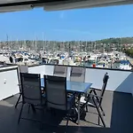 Floating House Arena 3