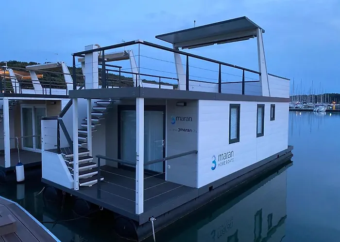 Floating House Arena 3