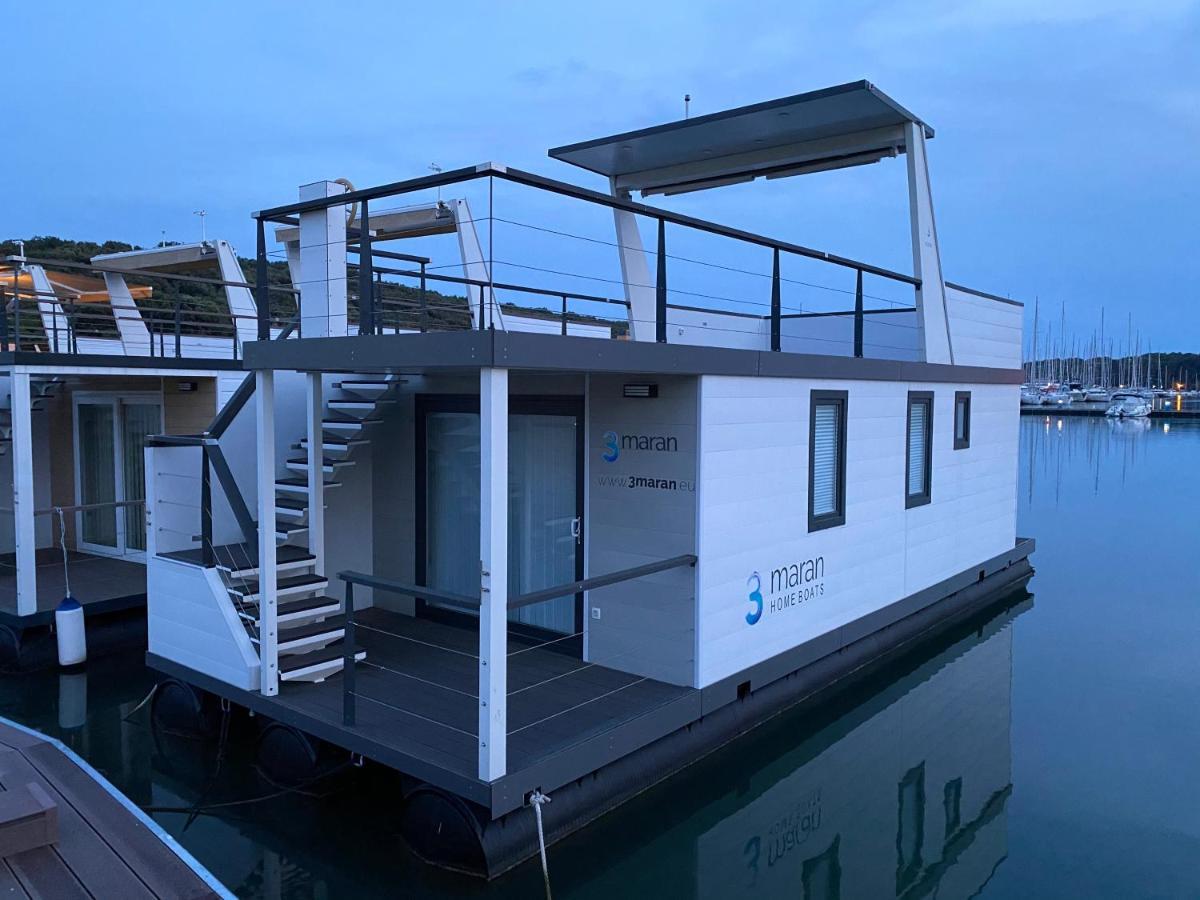 Floating House Arena 3 Apartment Pula