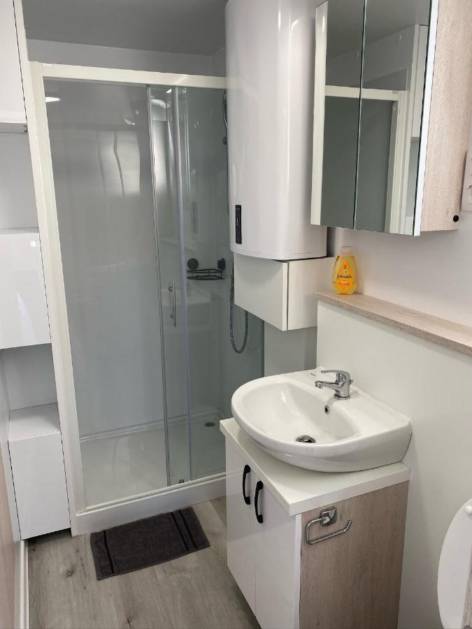 Apartment Floating House Arena 3 *