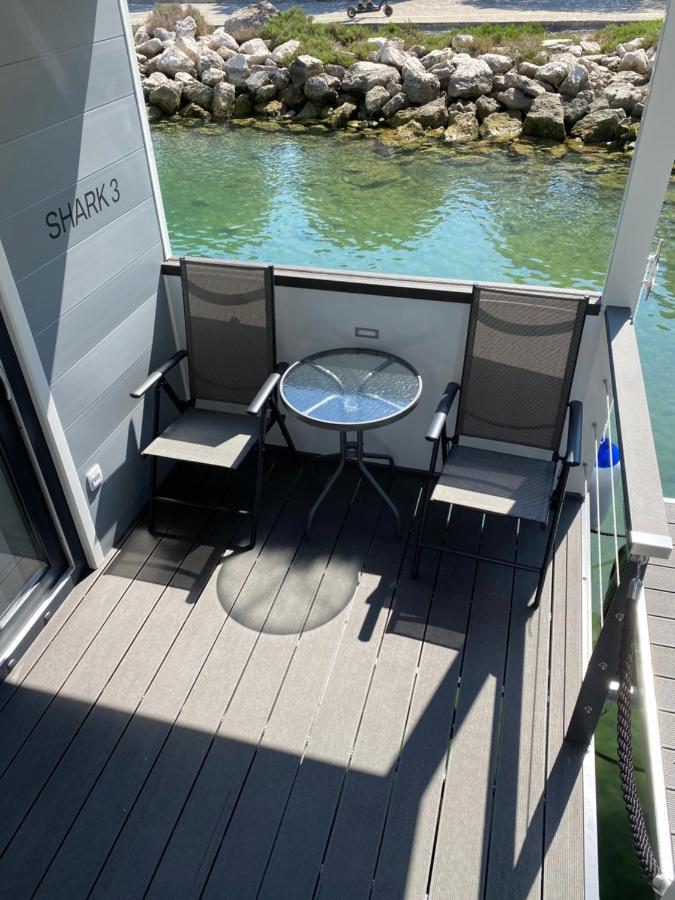 Floating House Arena 3 * Pula